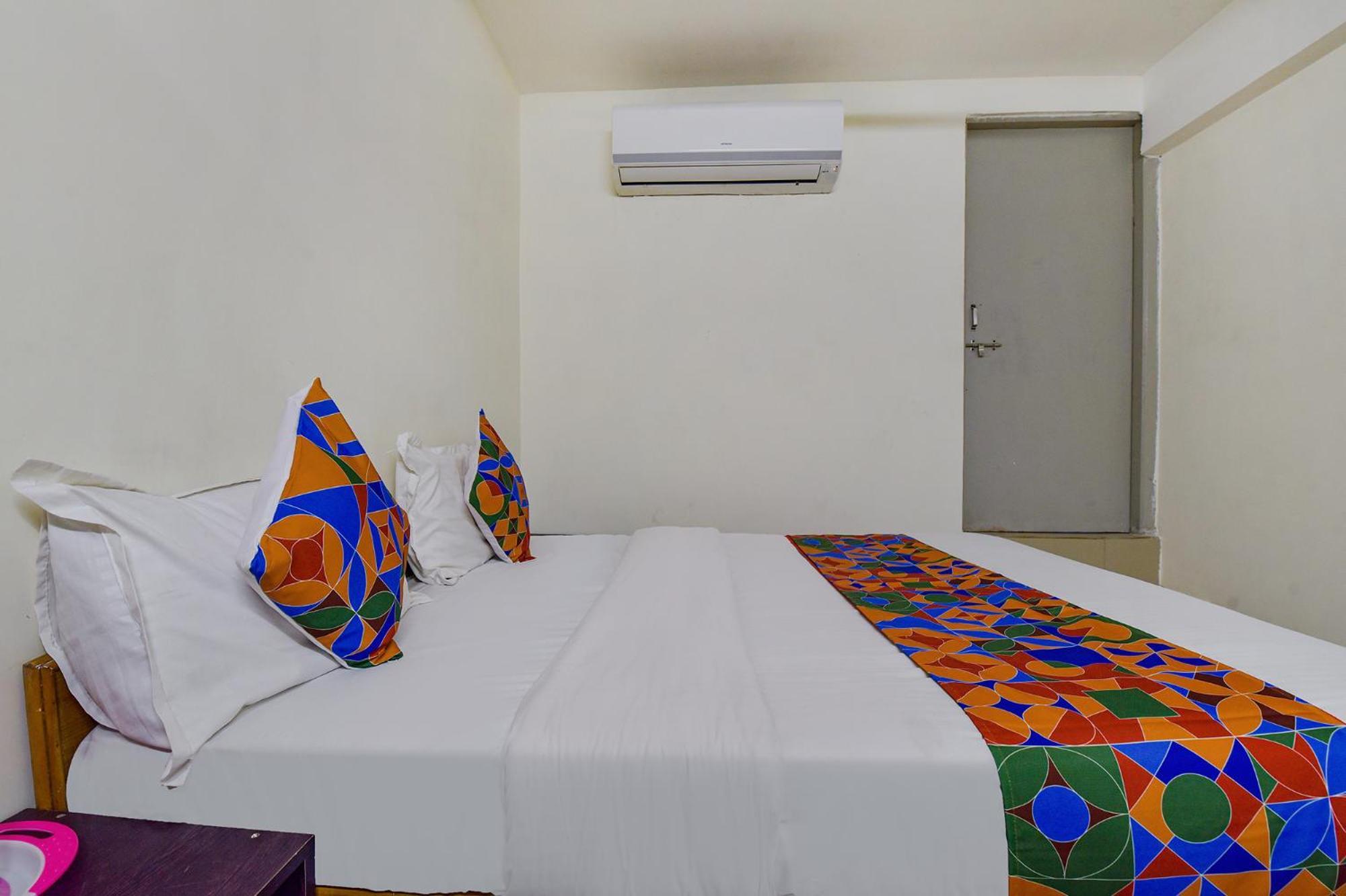 Hotel O Himalaya Inn Ahmedabad Exterior photo
