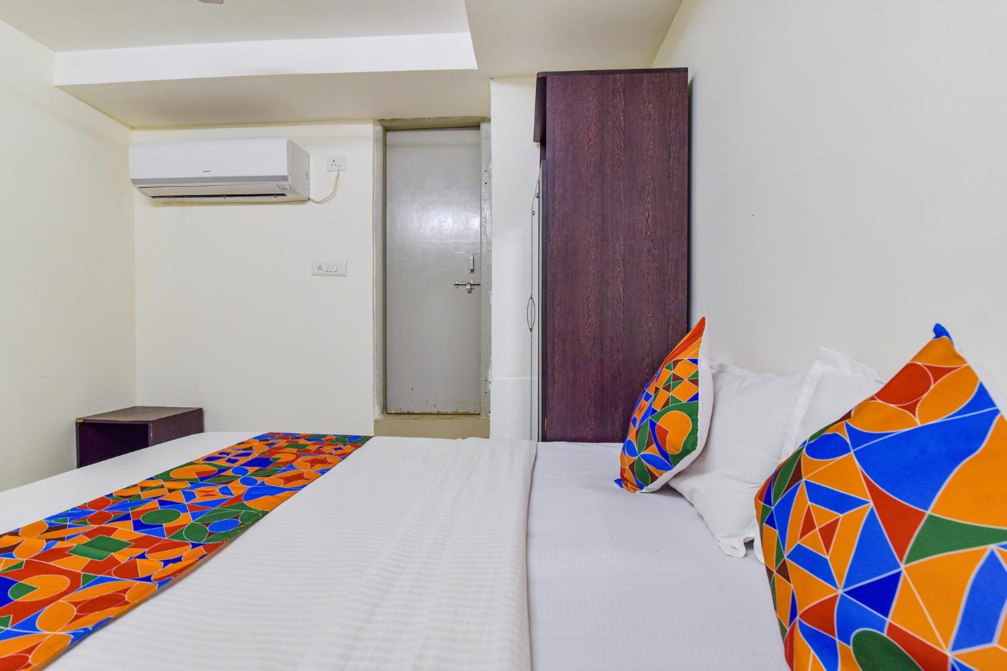 Hotel O Himalaya Inn Ahmedabad Exterior photo