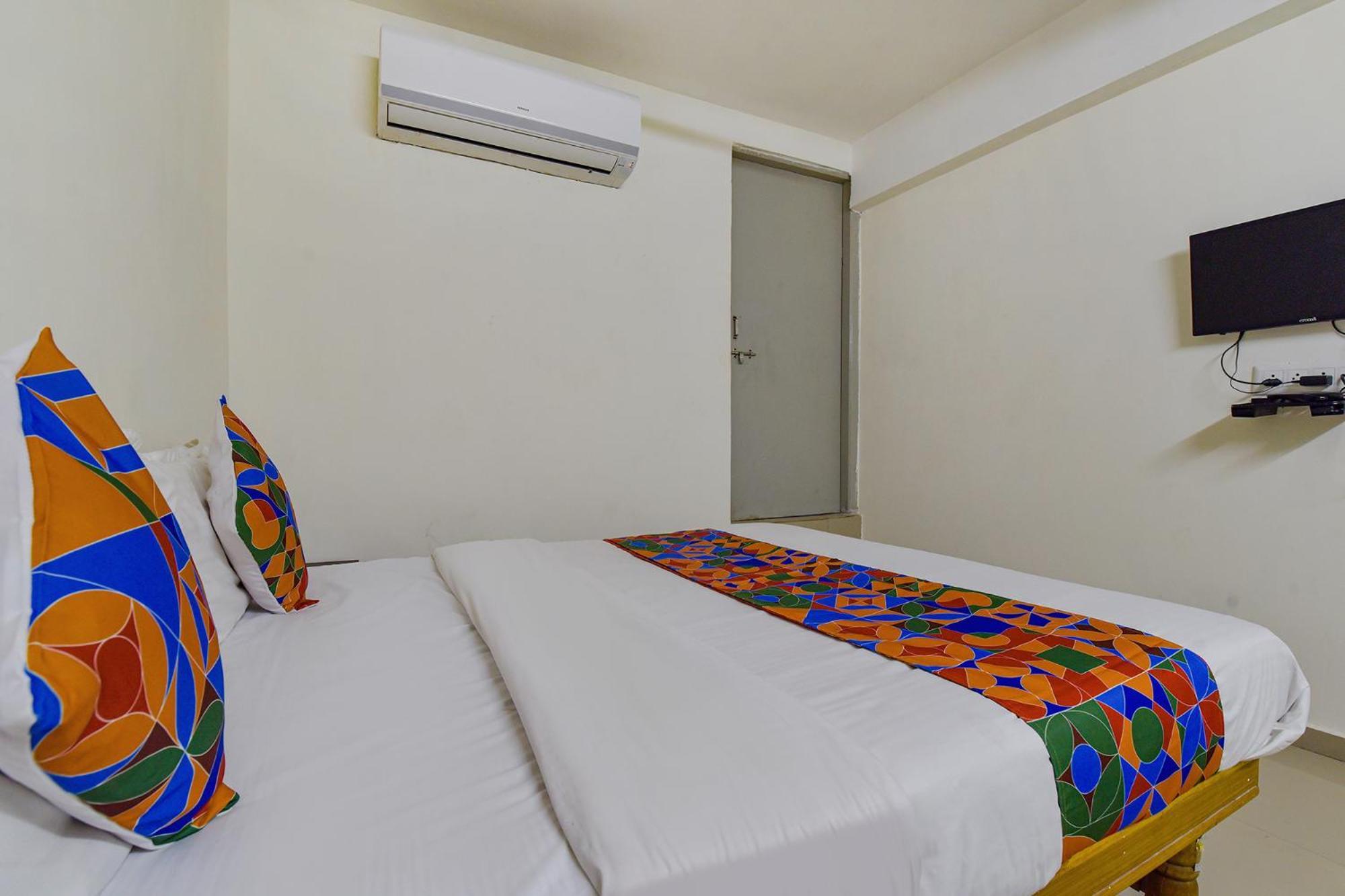 Hotel O Himalaya Inn Ahmedabad Exterior photo