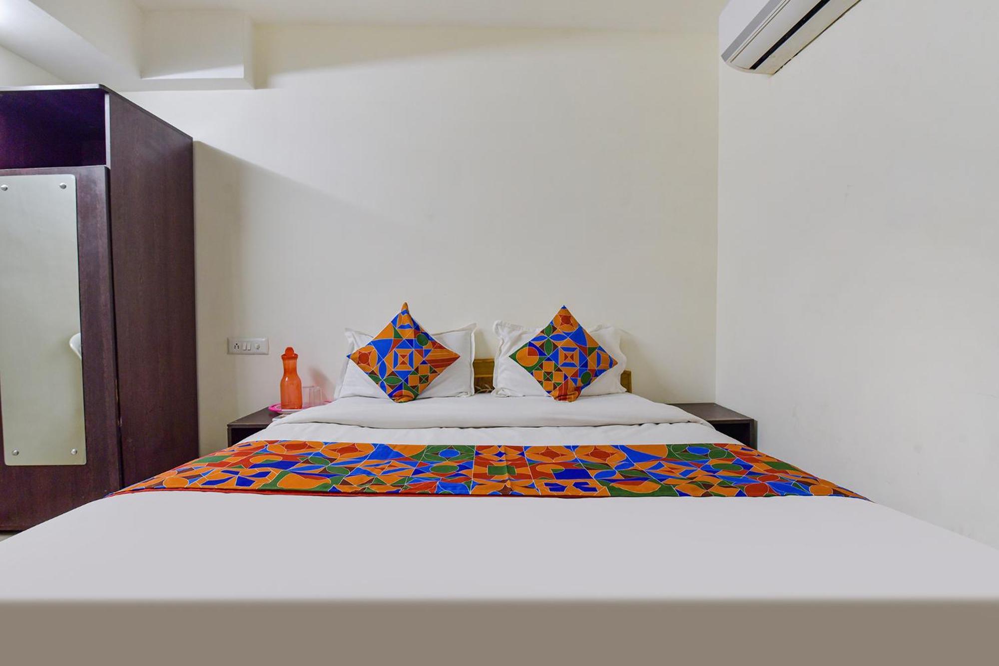 Hotel O Himalaya Inn Ahmedabad Exterior photo