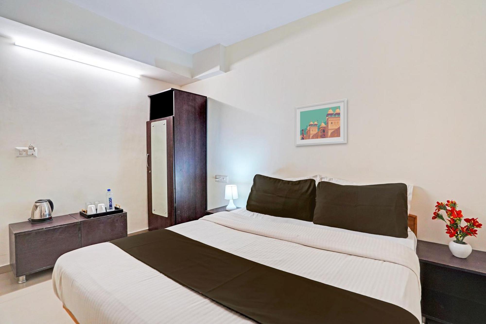 Hotel O Himalaya Inn Ahmedabad Exterior photo