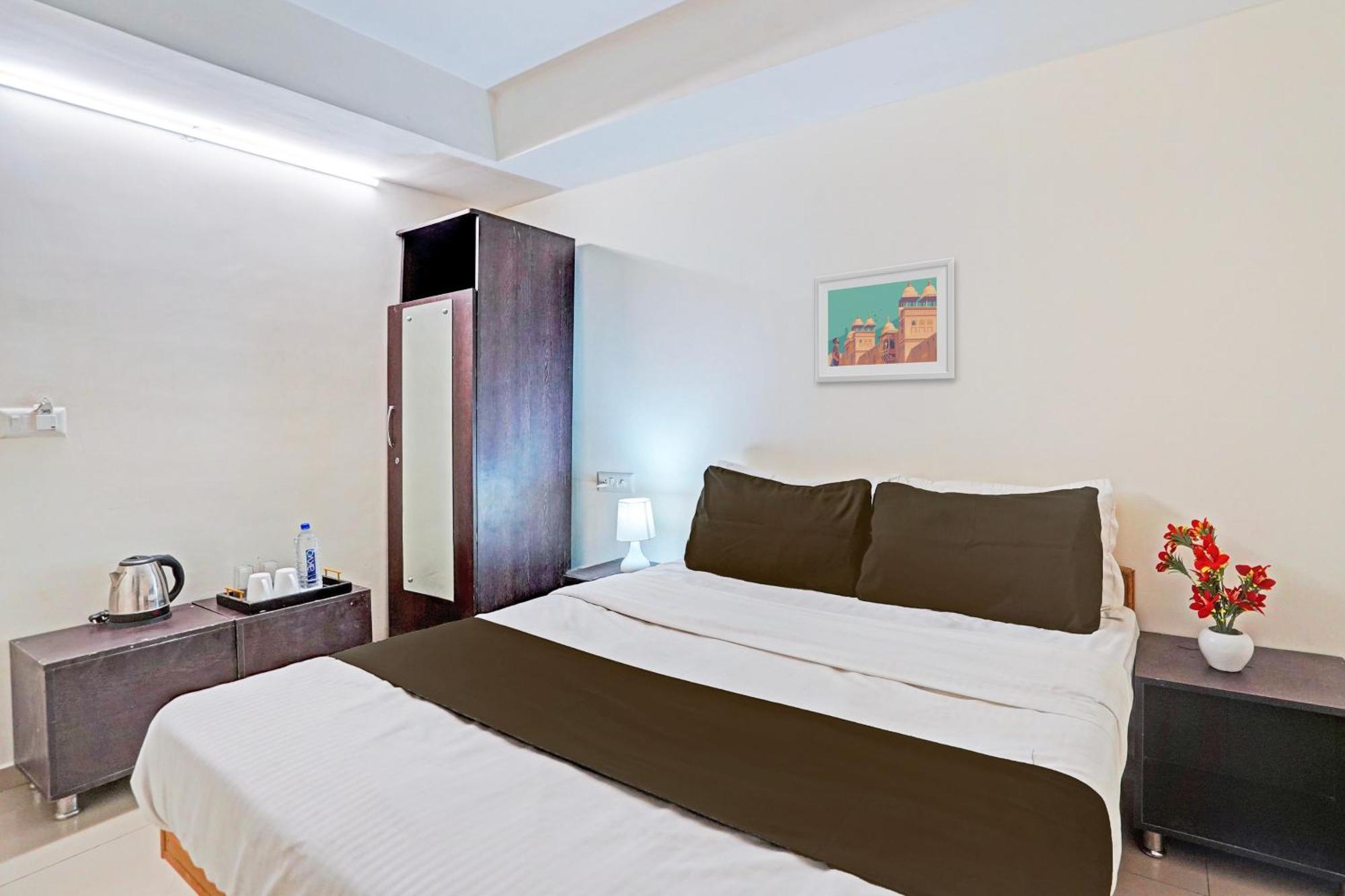 Hotel O Himalaya Inn Ahmedabad Exterior photo